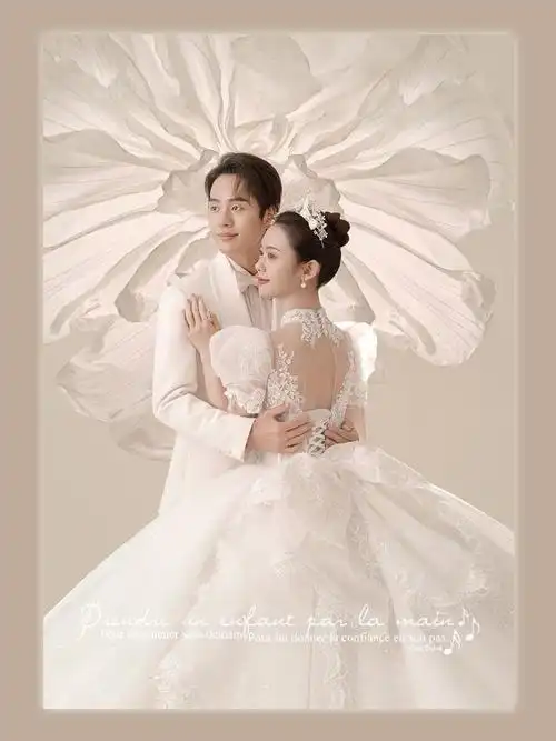 这么好看的室内光影婚纱照藏不住啦