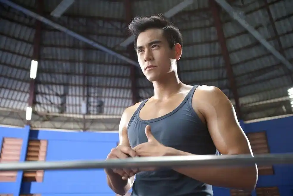 即使是彭于晏也会选择适合自己的健身装束,这样做的好处是能够减少