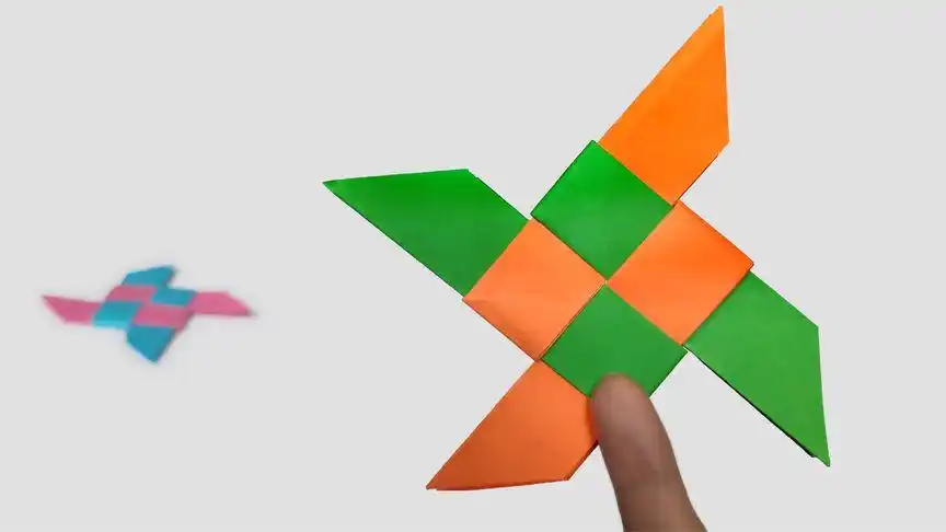 简单做彩虹飞镖折纸教程,儿童彩纸手工制作,怎么折彩色武器玩具