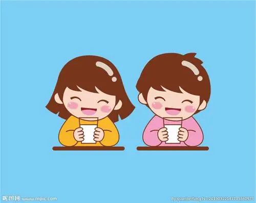 喝牛奶的小朋友图片