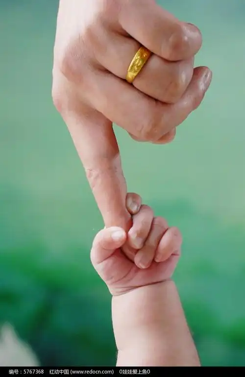 小手捏着大手