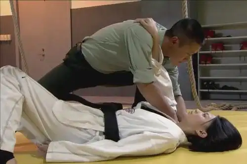 特种兵吴京说我不跟女人打架,可何晨光却下了狠手,看着都心疼美女首长