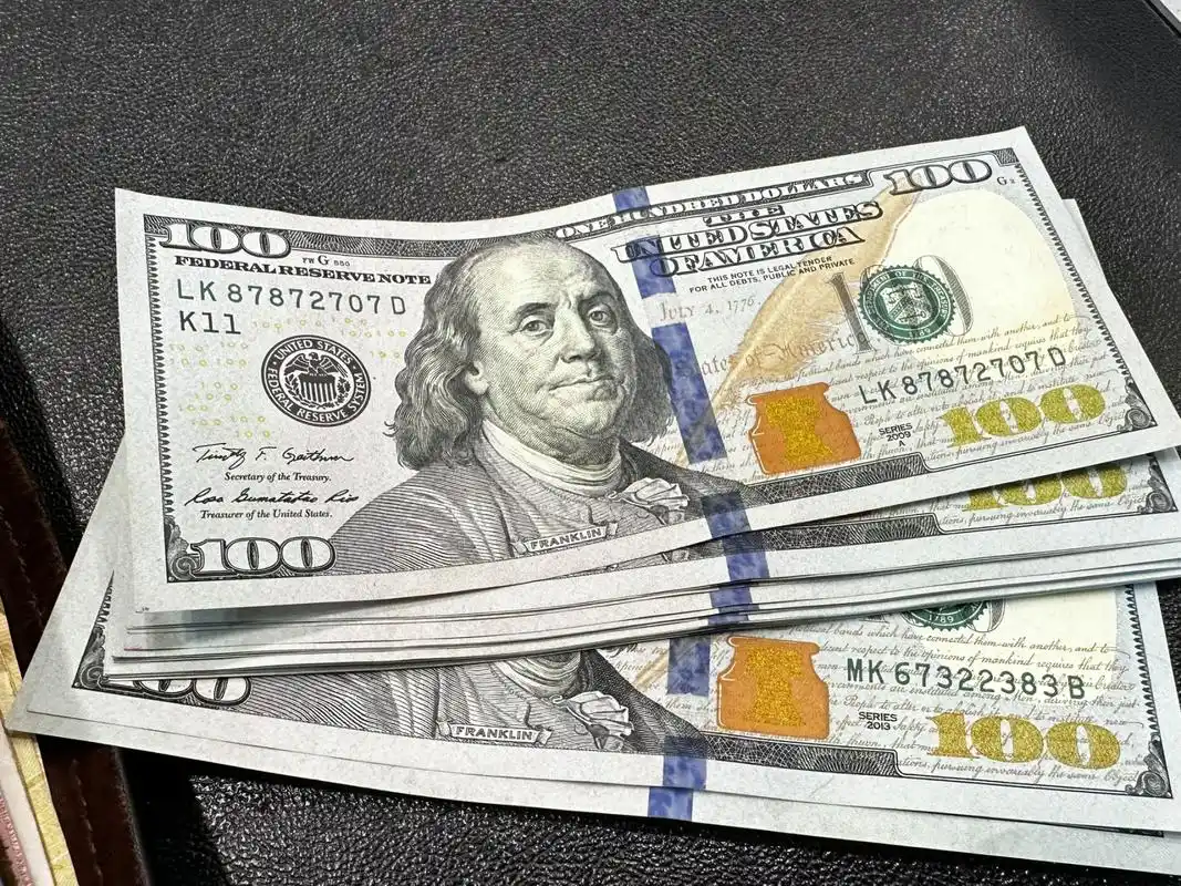 美国100美元纸币欣赏 准备出国,换了一点美元,看着真的漂亮,分享一下