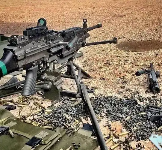 "火力压制者"m249班用机枪,射速高达1000发每分钟!_网易订阅