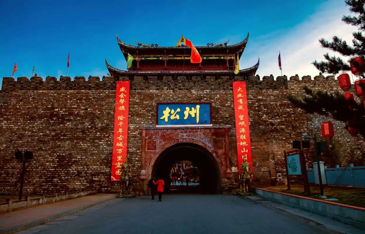 古城松州夜色美.