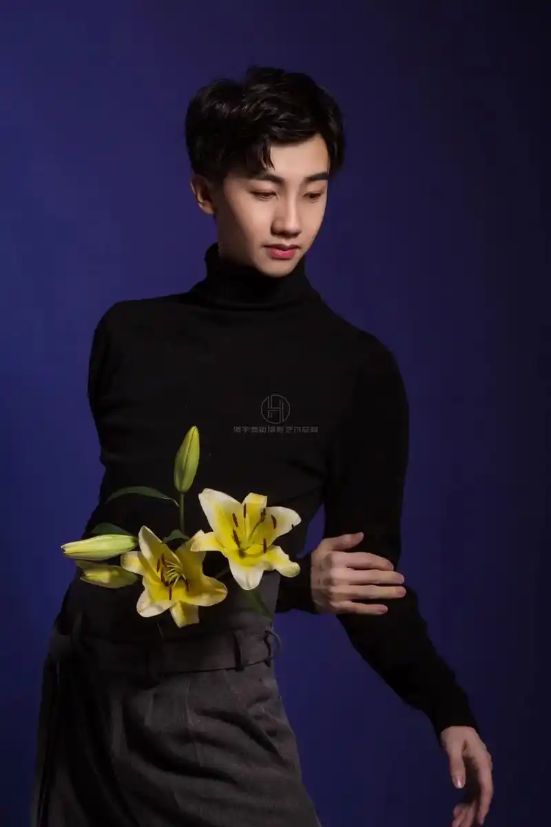 晚霞是河流的偏心,天真是少年的旌旗!海宇舞蹈摄影|男生现代舞 - 抖音