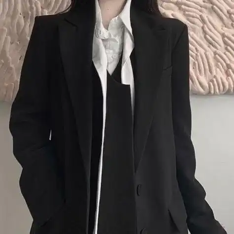 黑西装女头像图片 女生头像图片大全 -【爱个性】