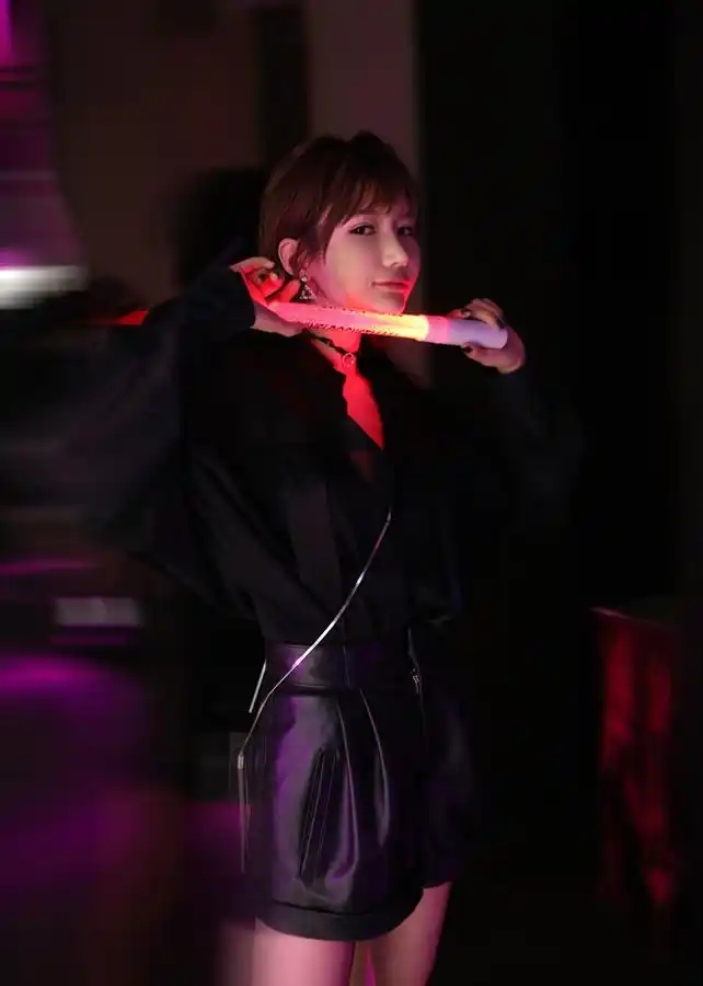 金伶佳出席时尚活动网友直呼艳压白鹿