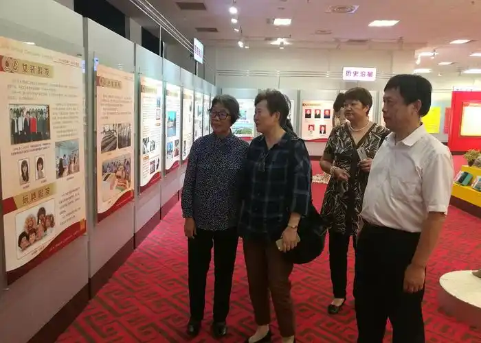 应青岛市女企业家协会会长陈玉兰邀请,到即墨市参观即发集团