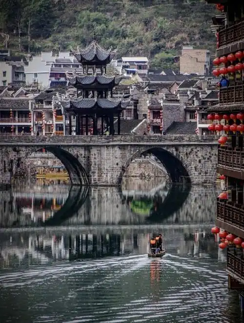 贵州#贵州镇远古镇,位于中国贵州省黔东南苗族侗族自治州,是一座充满