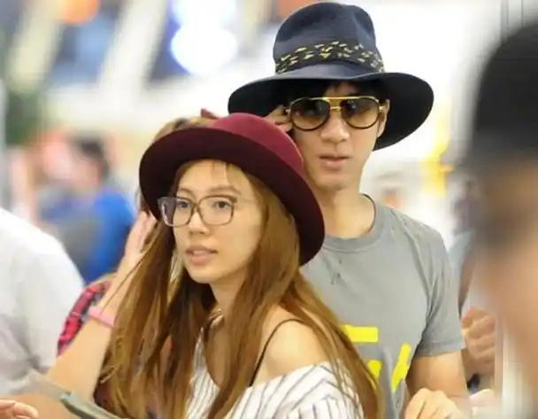 闹剧再起李靓蕾称离婚官司胜诉想尖叫大哭王力宏方晒照打脸