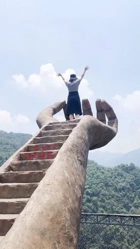 清远古龙峡网红景点打卡通天手掌
