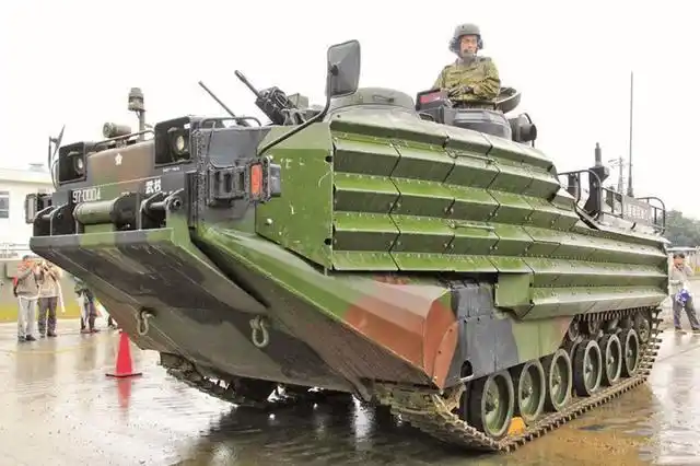 这款水陆两栖装甲武器不一般,打破设计传统,高颜值的存在