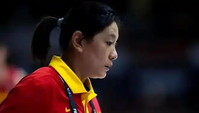 辽媒批评王芳偏袒升上联赛冠军的教练居然是辽宁人他的前队友