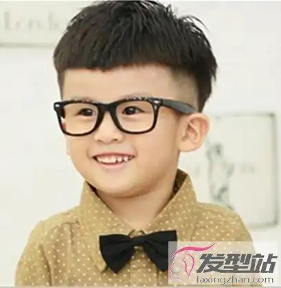 小男孩锅盖头发型风格简约造型呆萌超好看