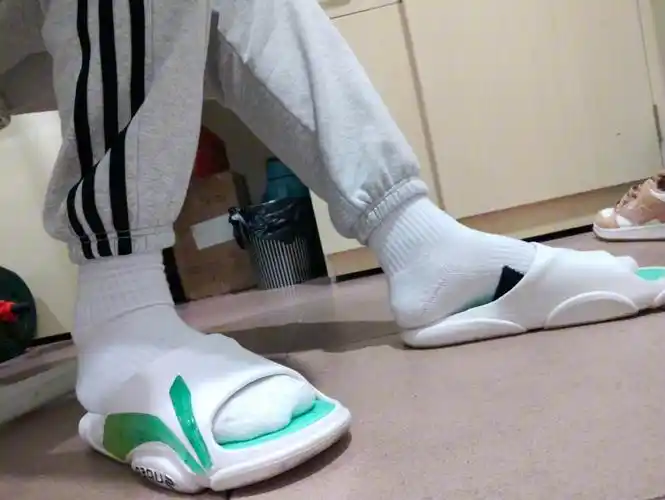男大白袜拖鞋