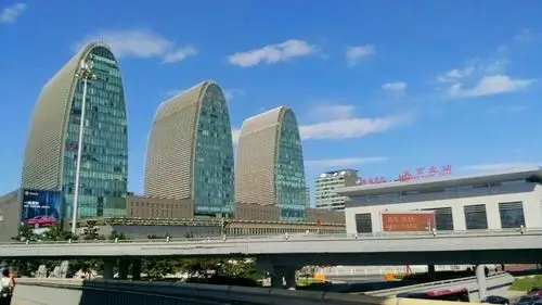 这是西直门凯德茂—一三个"窝头"!