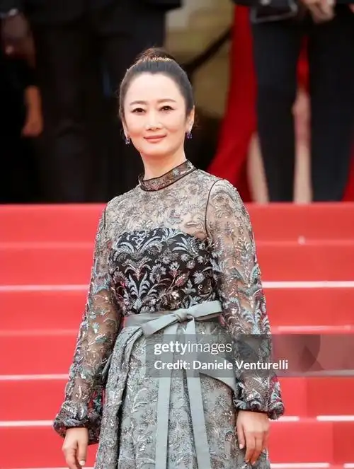 戛纳这一天,人情冷暖,江湖地位,在巩俐身上体现得淋漓尽致