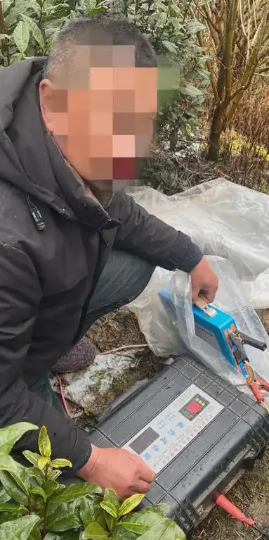 在岳西县境内多处山上安置弹簧钢丝套,报警器等禁猎工具,非法猎捕野生