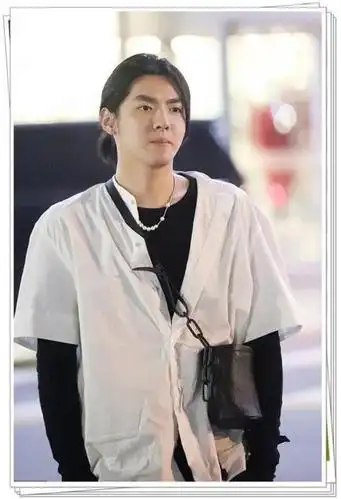 有一种痞帅叫吴亦凡的中分马尾头 什么发型都能驾驭的凡凡帅的太高调