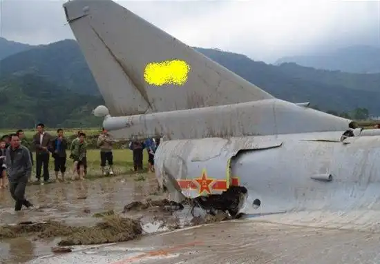 传歼-10战斗机坠毁桂林灌阳:现场照曝光(组图)