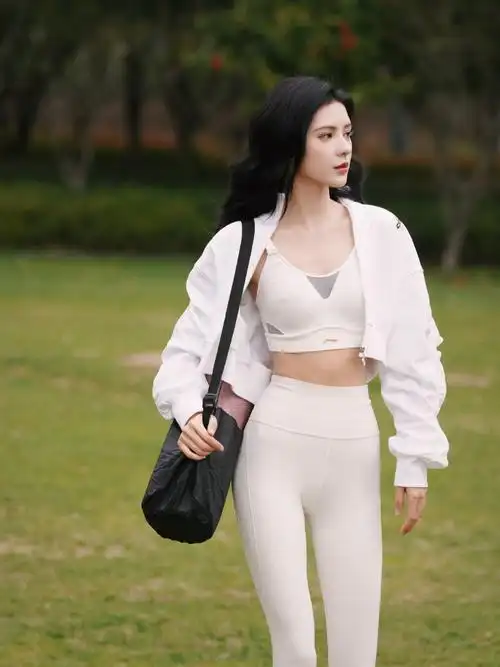 张予曦 户外瑜伽