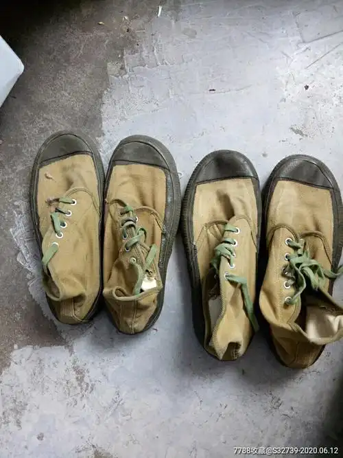 北京-长征牌解放鞋两双