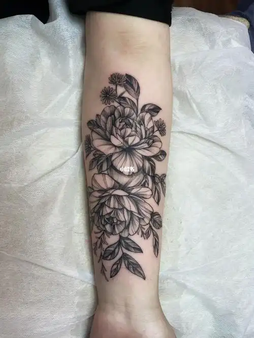 小臂素花  耗时4h #焦作纹身