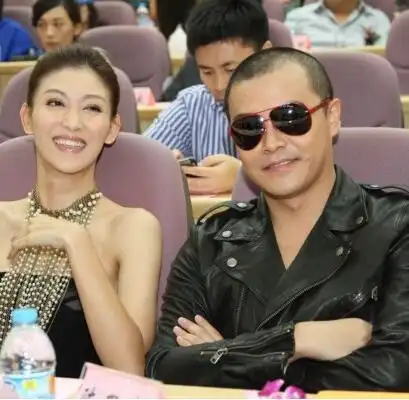 【图】流出李彩桦老公和内地演员近照 她在内地拍剧和老公分隔异地