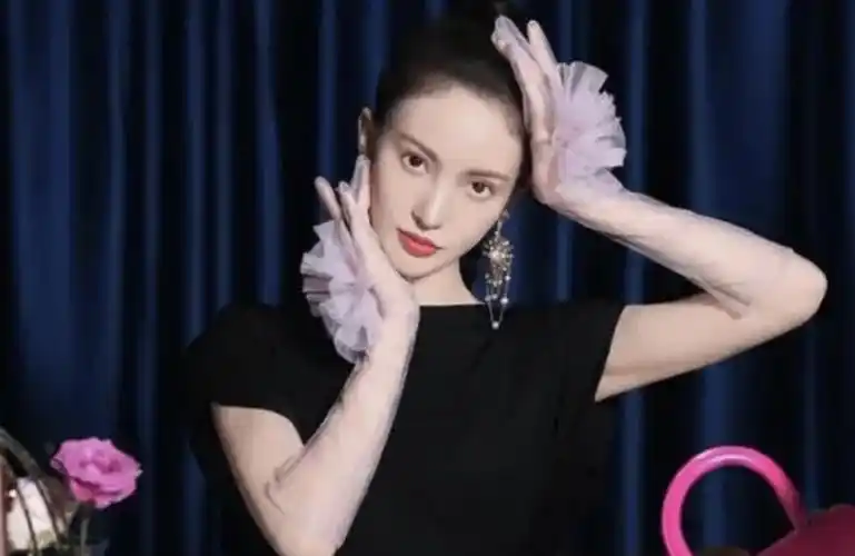 一,舞动奇迹,初露锋芒提及金晨,很多人首先会想到《舞动奇迹》这档