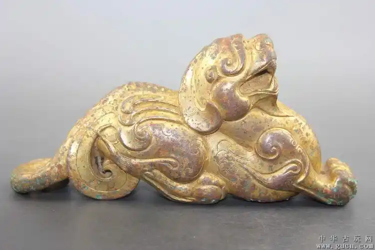 开门明代晚期大气生动红铜鎏金貔貅摆件