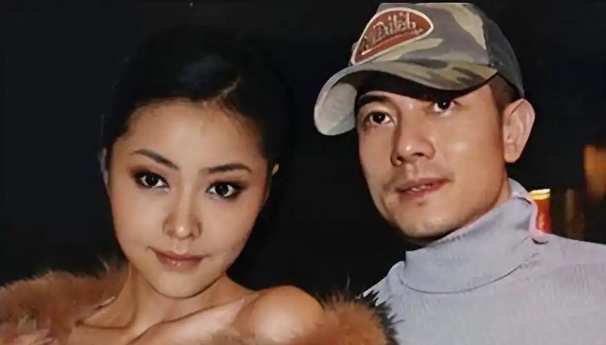 原创四大天王郭富城娶网红方媛后生下两女如今家庭幸福生活美满