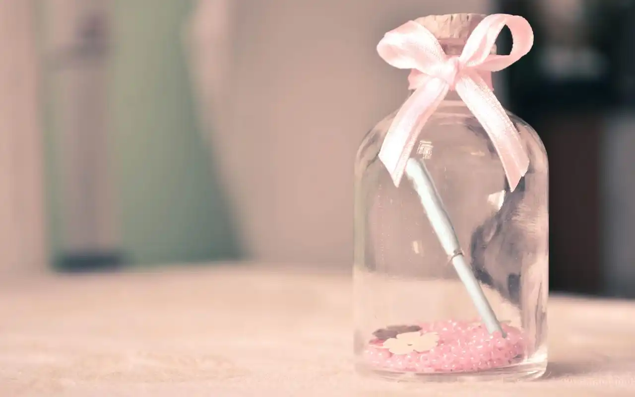 唯美静物瓶子高清桌面壁纸