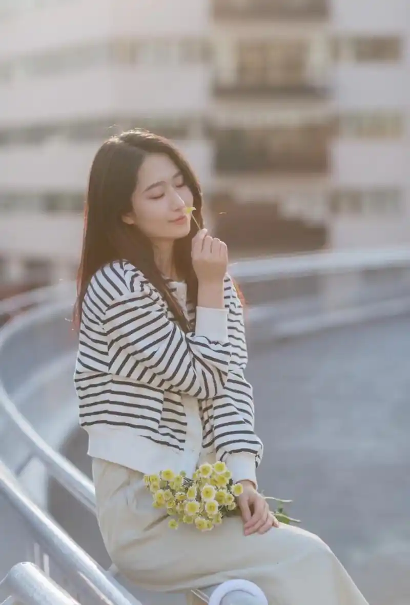 解锁街边拍照技巧,简约文艺又好看的拍照姿势,拍出你的各种美