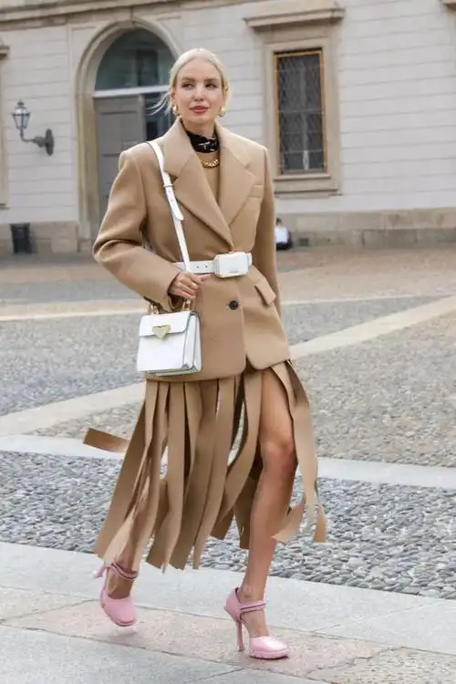 "溜肩女孩"有救了!这份穿搭攻略快收好