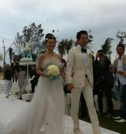 不刷汪小菲的卡,大s和具俊晔出门吃饭才花了220块,还自己动手打