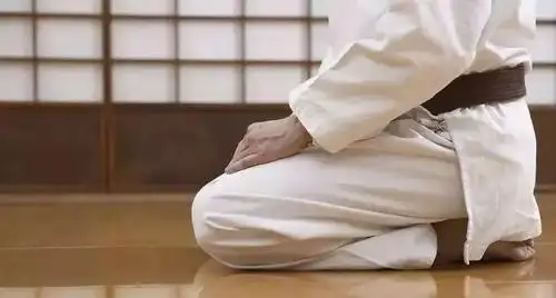 打坐中最特殊的姿势—跪坐