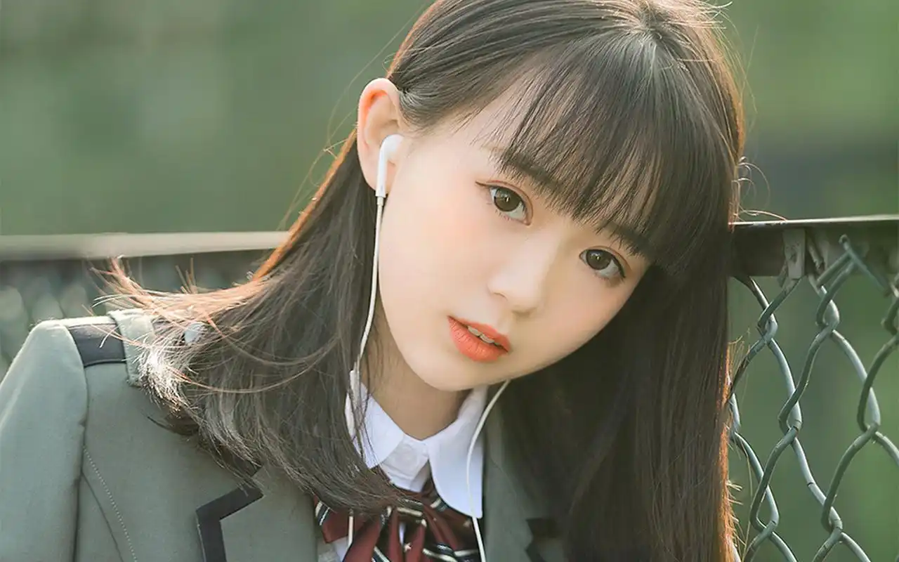 清纯可爱制服美女高清桌面壁纸