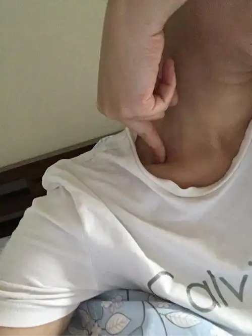 锁骨窝锁骨窝能不能帮我看看啊高72位置