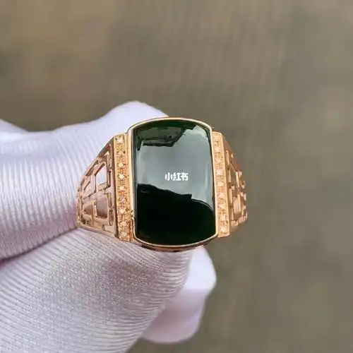 18k金镶嵌墨翠马鞍戒,黑度极黑,打灯翠绿,性价比高,尺寸14.1/9/5.