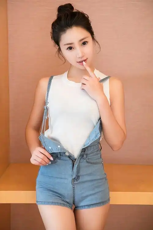 宅男女神佳琪透视薄纱美乳很吸睛55张