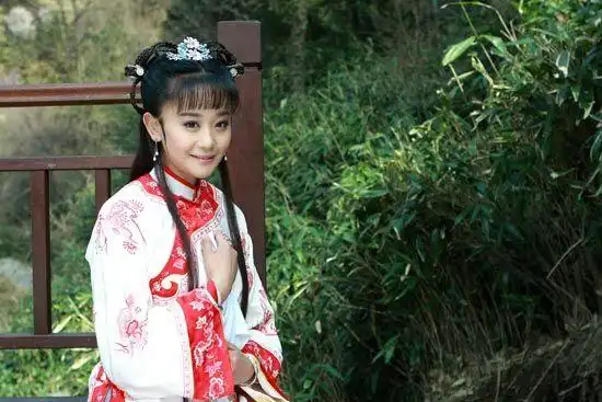 《新还珠》中海陆饰夏紫薇海陆在《新还珠格格》中如"清香之茶"新浪