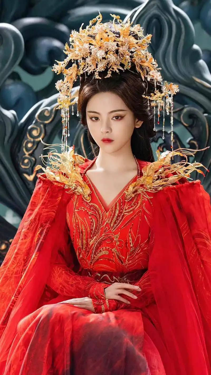 古装剧中女帝/王造型盘点 袁冰妍的女帝扮相,气质和眼神在年轻演员里