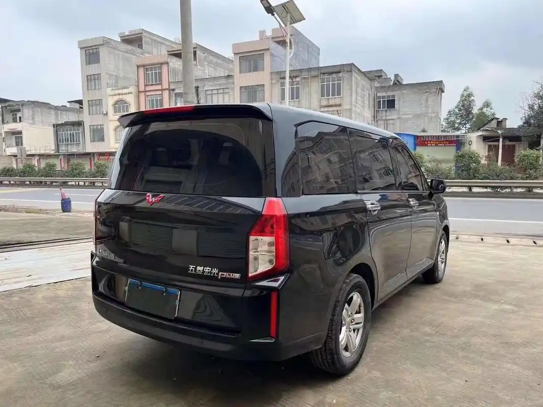 21年3月五菱宏光plus七座豪华版,1.