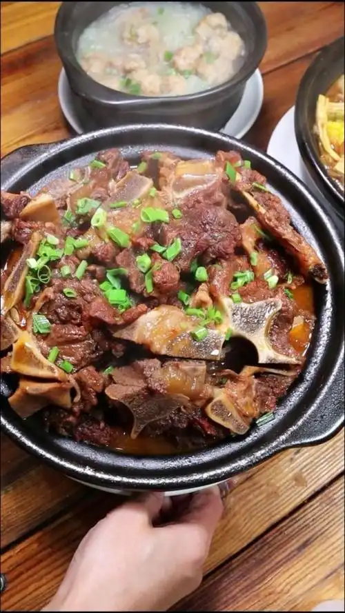 藏在保定村子里的砂锅大骨头,98一锅量大实惠