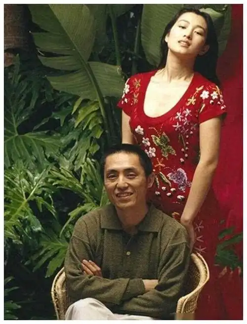 巩俐狠狠打张艺谋脸70多岁法国老头的婚姻引发轰动媒体热议