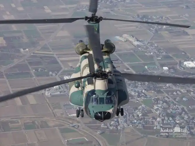 ch-47是波音支奴干(vertol)研制的大型串联旋翼运输直升机.