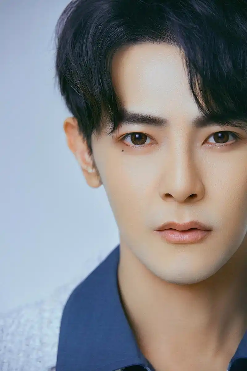 汪东城时尚写真曝光瞩目泪痣诠释都市流浪记