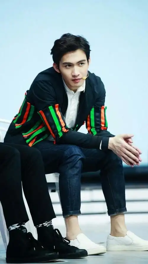 张彬彬虽然年龄不大,但他身上温暖,踏实的气质却得到更多人的喜爱打开