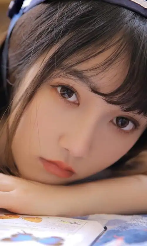 女神宋昕冉时尚的装扮迷人的眼神小可爱一枚